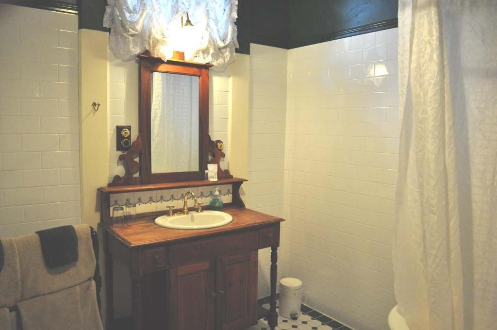 Ormiston House Bed & Breakfast Strahan Bilik gambar